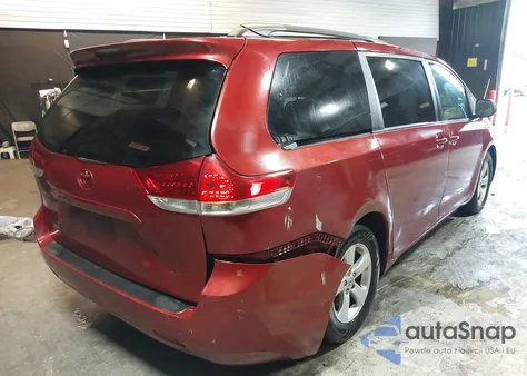 2011 Toyota Sienna Le V6 z USA, uszkodzony, nr VIN 5TDKK3DC3BS074473